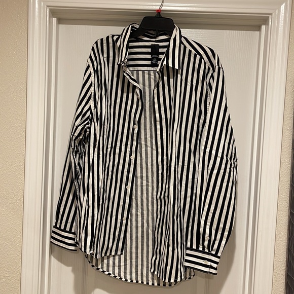 H M Regular Fit Shirt size XL - Picture 2 of 5